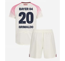 Bayer Leverkusen Alejandro Grimaldo #20 Koszulka Wyjazdowa dzieci 2025-26 Krótki Rękaw (+ krótkie spodenki) Bayer Leverkusen Alejandro Grimaldo #20 Koszulka Wyjazdowa dzieci 2025-26 Krótki Rękaw (+ krótkie spodenki)
